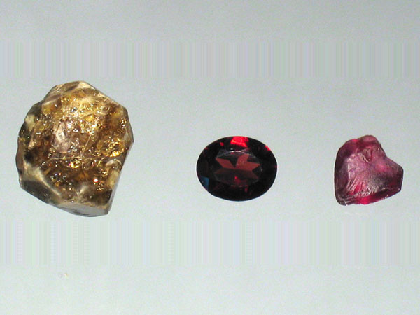 கும்பம்: கோமேதகம் (Garnet)
