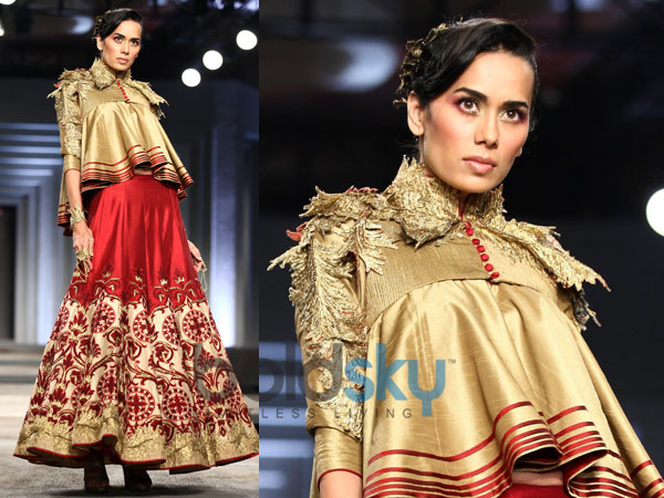 சிவப்பு லெஹெங்கா