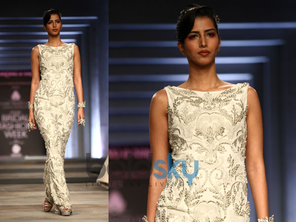 வெள்ளை நிற ஜம்ப்சூட்