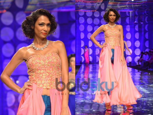 பேபி பிங்ப் பியூஷன் கவுன்