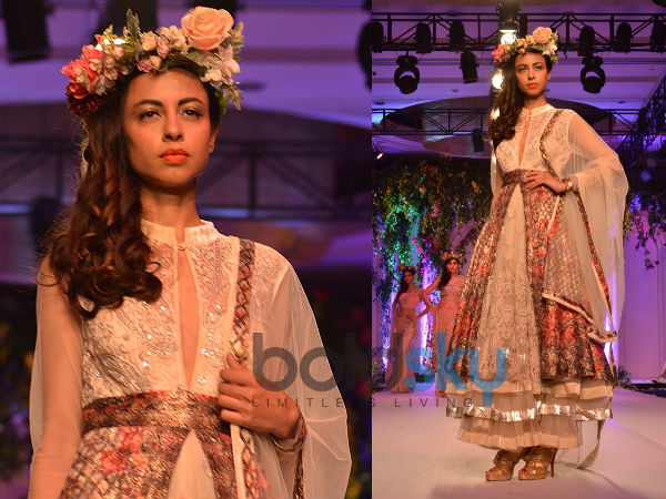 லேயர் அனார்கலி கவுன்