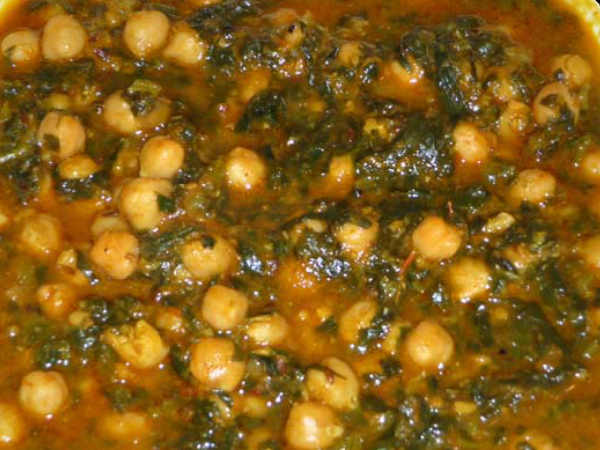 கொண்டைக்கடலை மற்றும் கீரை குழம்பு