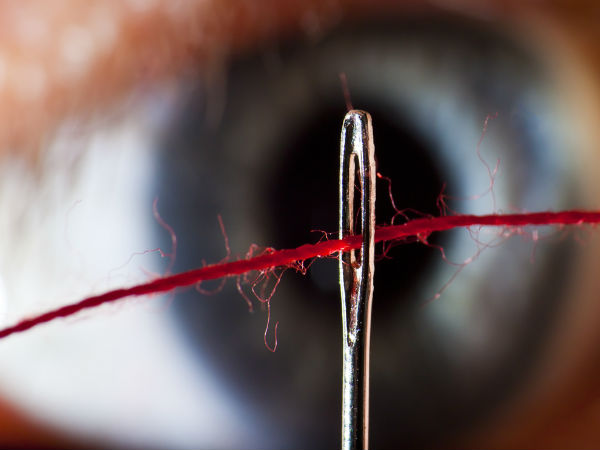 ஊசியில் நூலை கோர்க்க ஒரு வழி