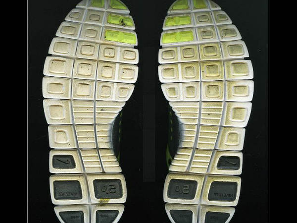 ஷூக்களுக்கு வர்ணம் பூசுங்கள்