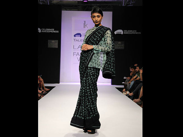 சட்டையுடன் கூடிய புடவை 