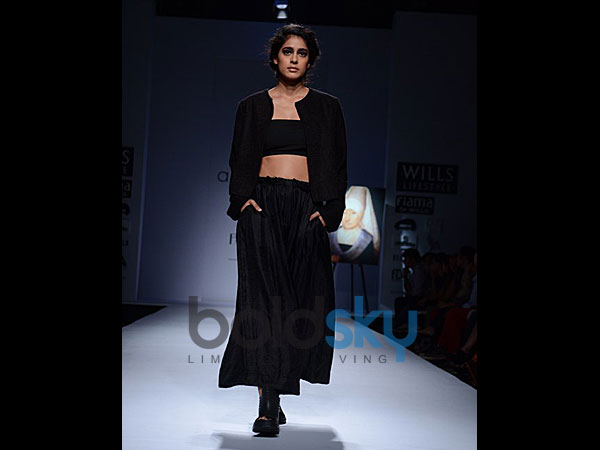 குட்டையான டாப்ஸ்