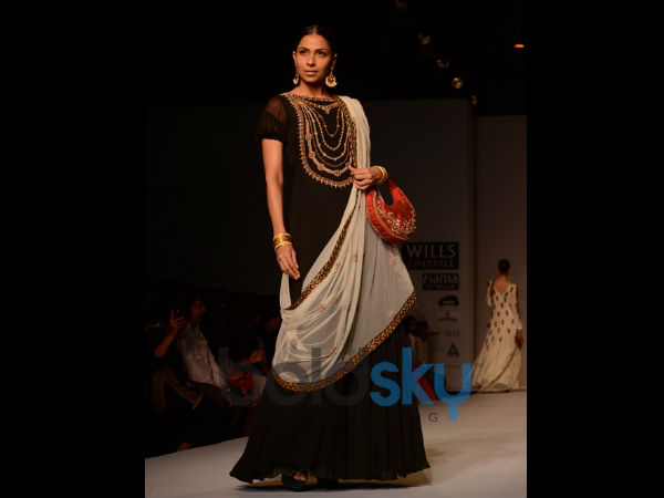 கருப்பு நிற லெஹெங்கா