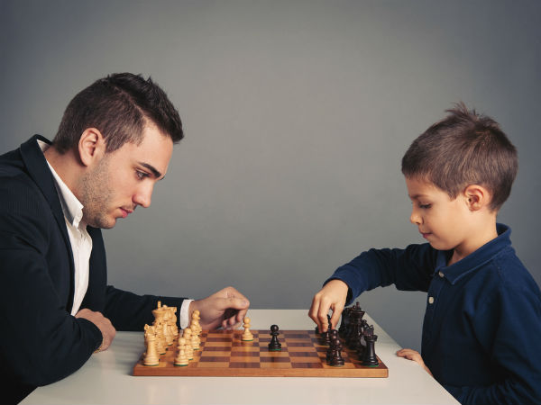 செஸ் விளையாட்டுக்களில் ஈடுபடுத்தவும்