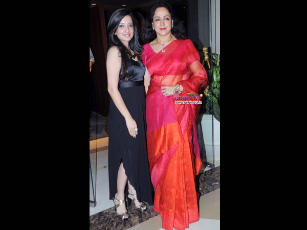 நியான் பிங்க் நிற ஷீர் புடவை