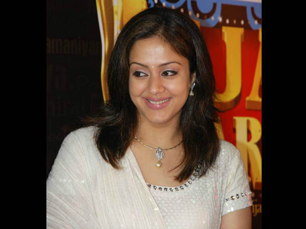 வெள்ளை நிற சுடிதார்