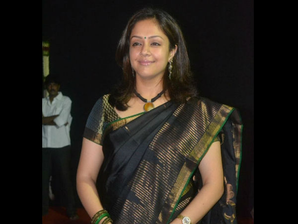 கருப்பு மற்றும் பச்சை பார்டர் புடவை