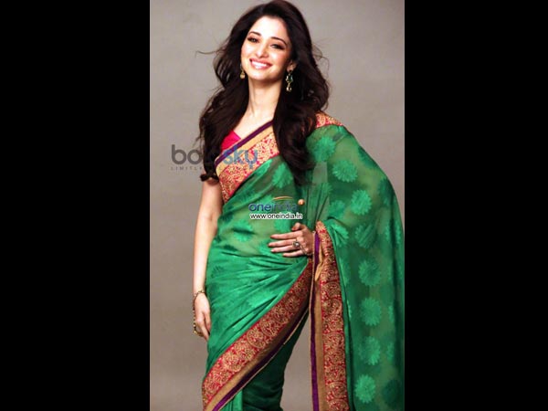 பச்சை மற்றும் சிவப்பு கலந்த புடவை