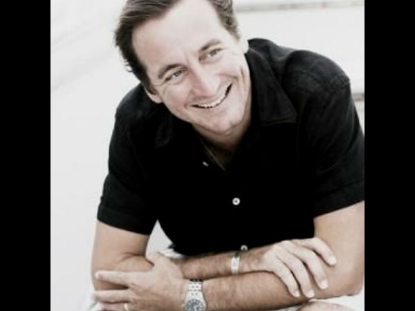 அளவுக்கு அதிகமாக நகைகள் மற்றும் அணிகலன்கள் அணிவது அளவுக்கு அதிகமாக நகைகள் மற்றும் அணிகலன்கள் அணிவது