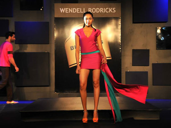 பிங்க் நிற மினி ட்ரஸ்