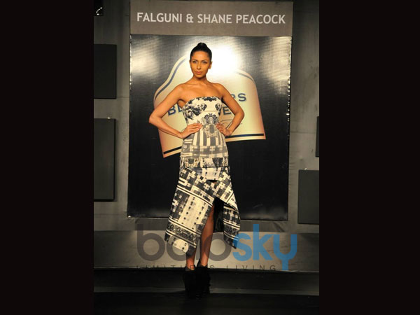 ஸ்ட்ராப்லெஸ் கவுன்