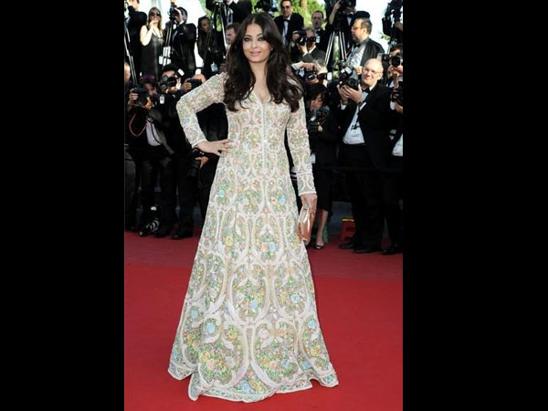 எம்பிராய்டரி கவுன்