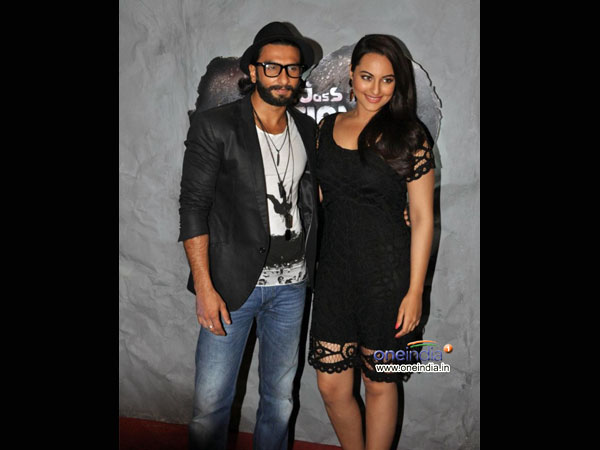 கருப்பு நிற லேஸ் டிரஸ்