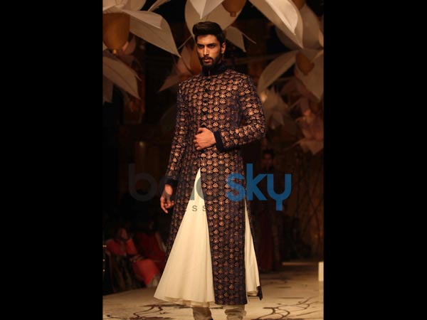 ராஜா லுக்