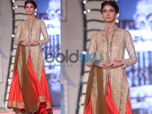 ஃபேஷன் ஷோவில் மாடல்கள் ஃபேஷன் ஷோவில் மாடல்கள்