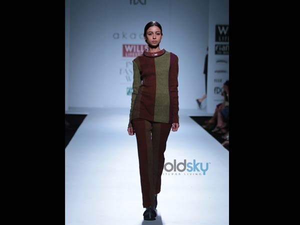 பேண்ட் மற்றும் டாப்ஸ்