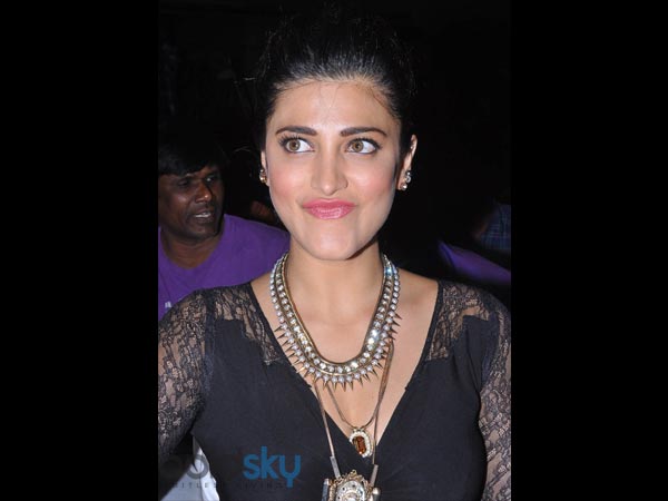 நீளமான நெக்லேஸ்