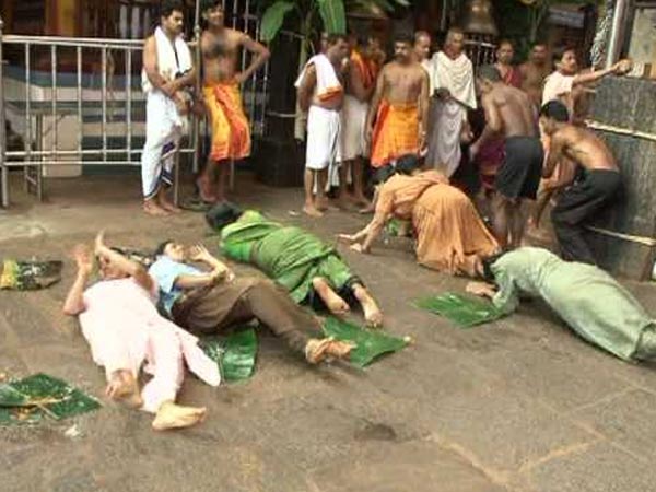 ஸ்நானம் அல்லது மிஞ்சிய உணவின் மீது குளித்தல்