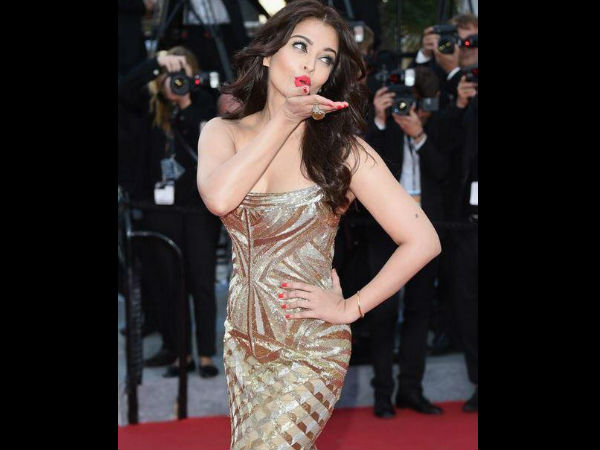 ரசிகர்களுக்கு முத்தம்