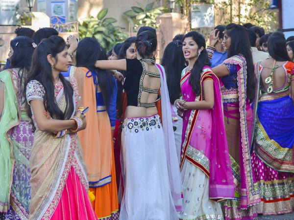 இந்தியத் திருமணங்களின் சிவப்புக் கம்பள வரவேற்பு