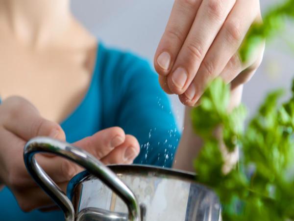 கிண்டும் போது தள்ளி நில்லுங்கள் 