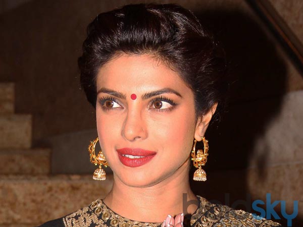 பிரியங்காவின் காதணி பிரியங்காவின் காதணி