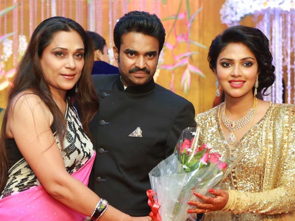 உமா ரியாஸ் கான் 