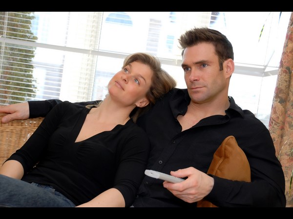 படம் பார்த்து அழுவது 