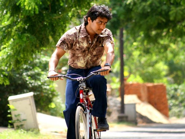 நடிகர் சூர்யாவின் சில சிறப்பான மற்றும் வித்தியாசமான லுக்ஸ்...