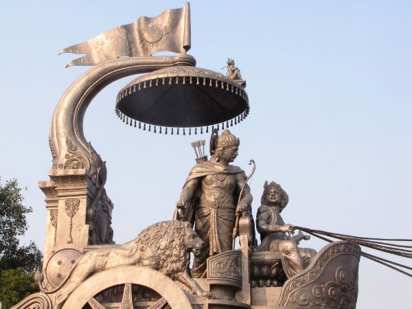 அர்ஜுனன் தேரில் அனுமர்