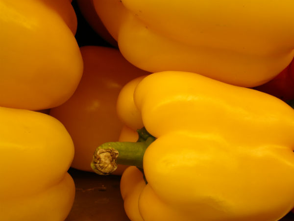 மஞ்சள் நிற குடைமிளகாய்