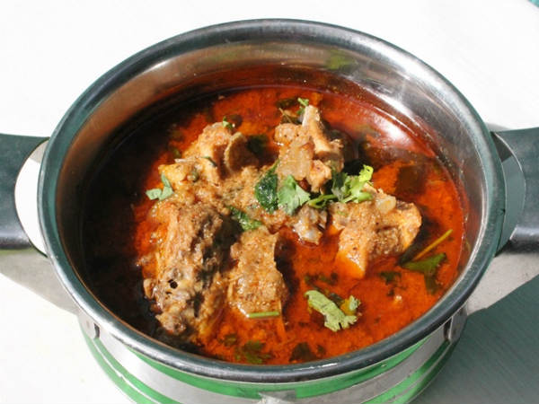 'முனியாண்டி விலாஸ்' நாட்டு கோழி குழம்பு 'முனியாண்டி விலாஸ்' நாட்டு கோழி குழம்பு