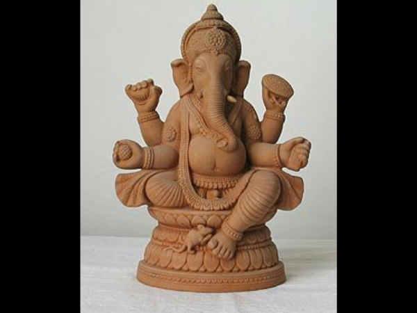 மாடிப்படிகளுக்கு அடியில்