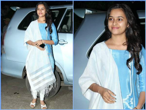 சுடிதாரில் ஸ்ரீதிவ்யா சுடிதாரில் ஸ்ரீதிவ்யா