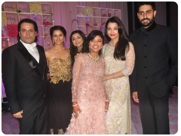 மணமக்களுடன் ஐஸ் மற்றும் அபிஷேக் மணமக்களுடன் ஐஸ் மற்றும் அபிஷேக்