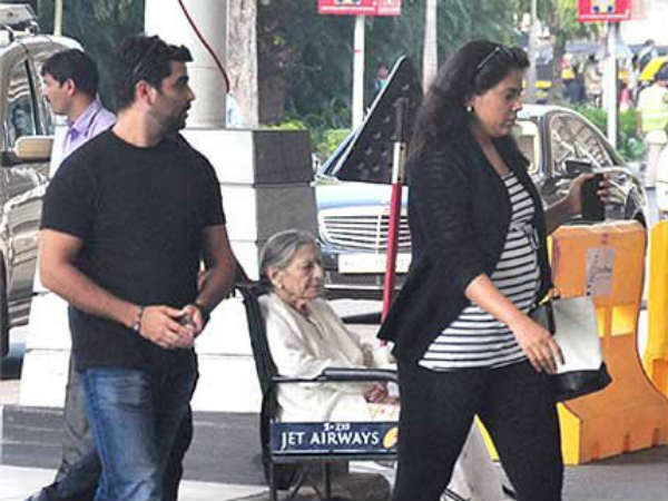 கணவருடன் சமீரா ரெட்டி