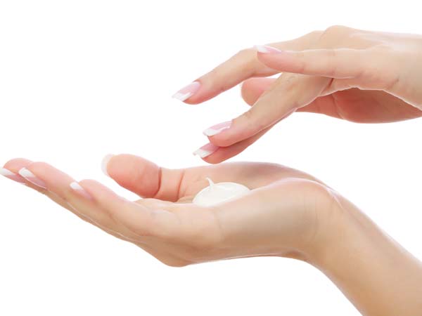  உடலை மாய்ஸ்சரைஸ் செய்யாமல் இருத்தல்