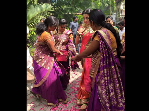 த்ரிஷாவை வரவேற்ற போது...