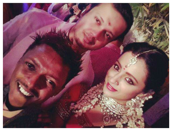 தம்பதிகளின் செல்ஃபி