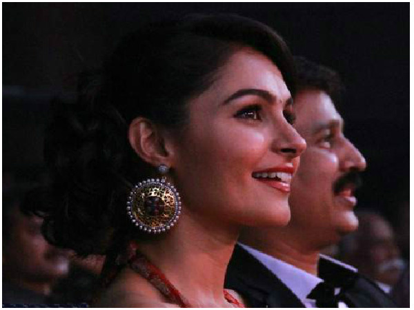 ஆன்ட்ரியாவின் காதணி