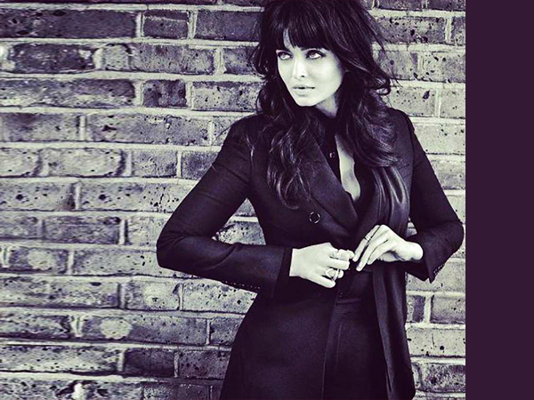 கருப்பு நிற உடையில் ஐஸ் கருப்பு நிற உடையில் ஐஸ்