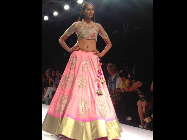 ரோஸ் நிற லெஹெங்கா