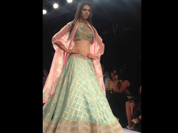 பச்சை நிற லெஹெங்கா