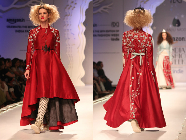 சிவப்பு நிற கவுன்