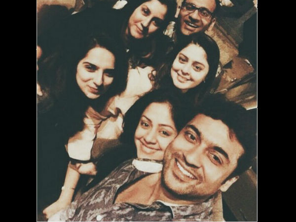 குடும்பத்துடன் செல்ஃபி குடும்பத்துடன் செல்ஃபி