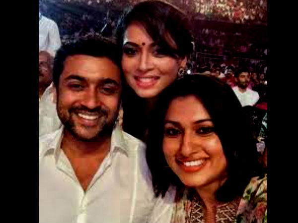 நடிகை மாளாவிகா மற்றும் பூஜாவுடன் நடிகை மாளாவிகா மற்றும் பூஜாவுடன்